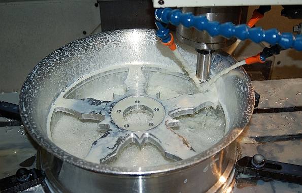 CNC Mill Machine Milling Aluminum Wheel